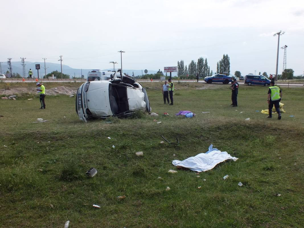 Tokat'ta feci kaza! Otomobil şarampole uçtu: Ölüler ve yaralılar var - Resim: 4